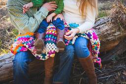 Famiglia indossa stivali cuoio